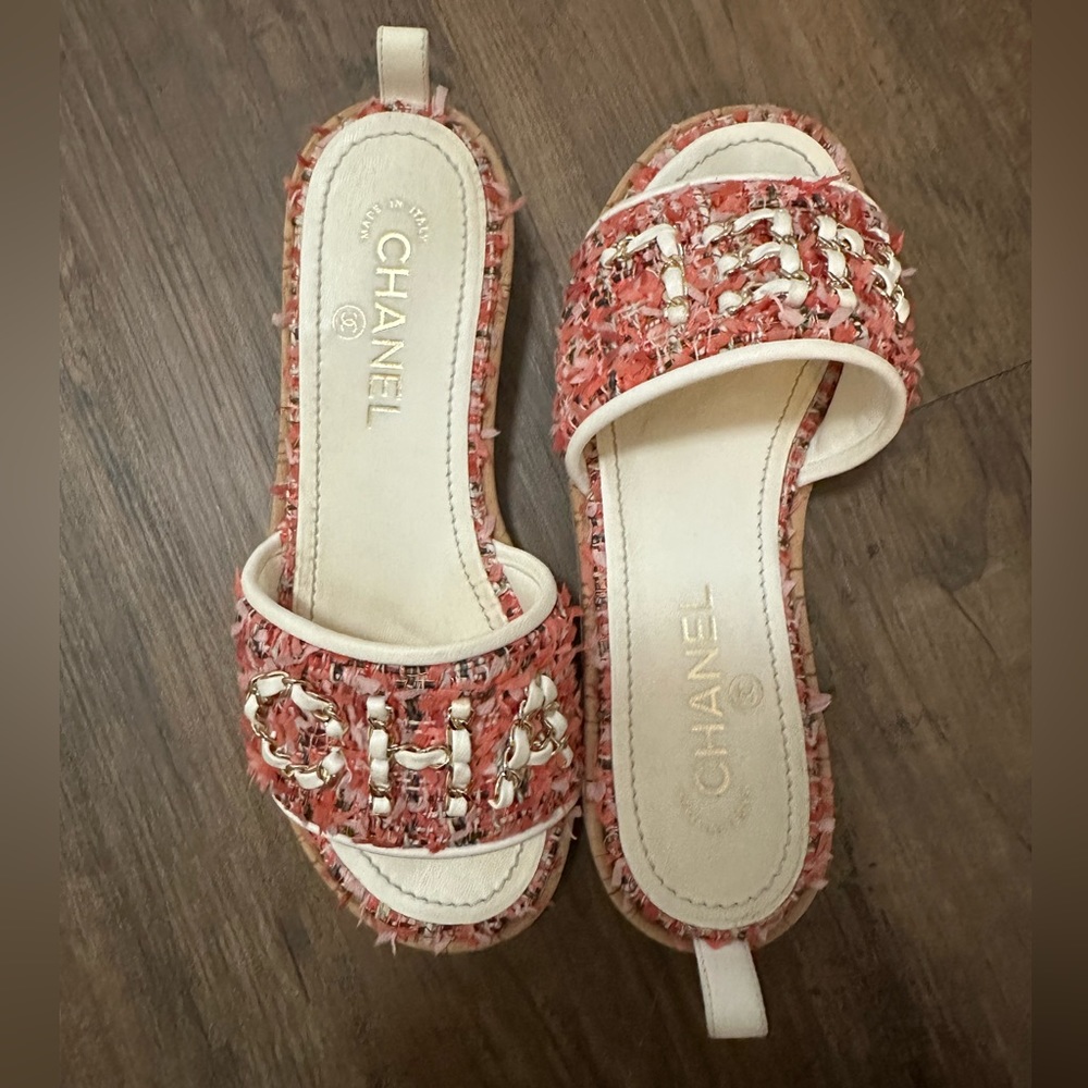 Chanel tweed slides. Worn 2 times. Perfect condition.